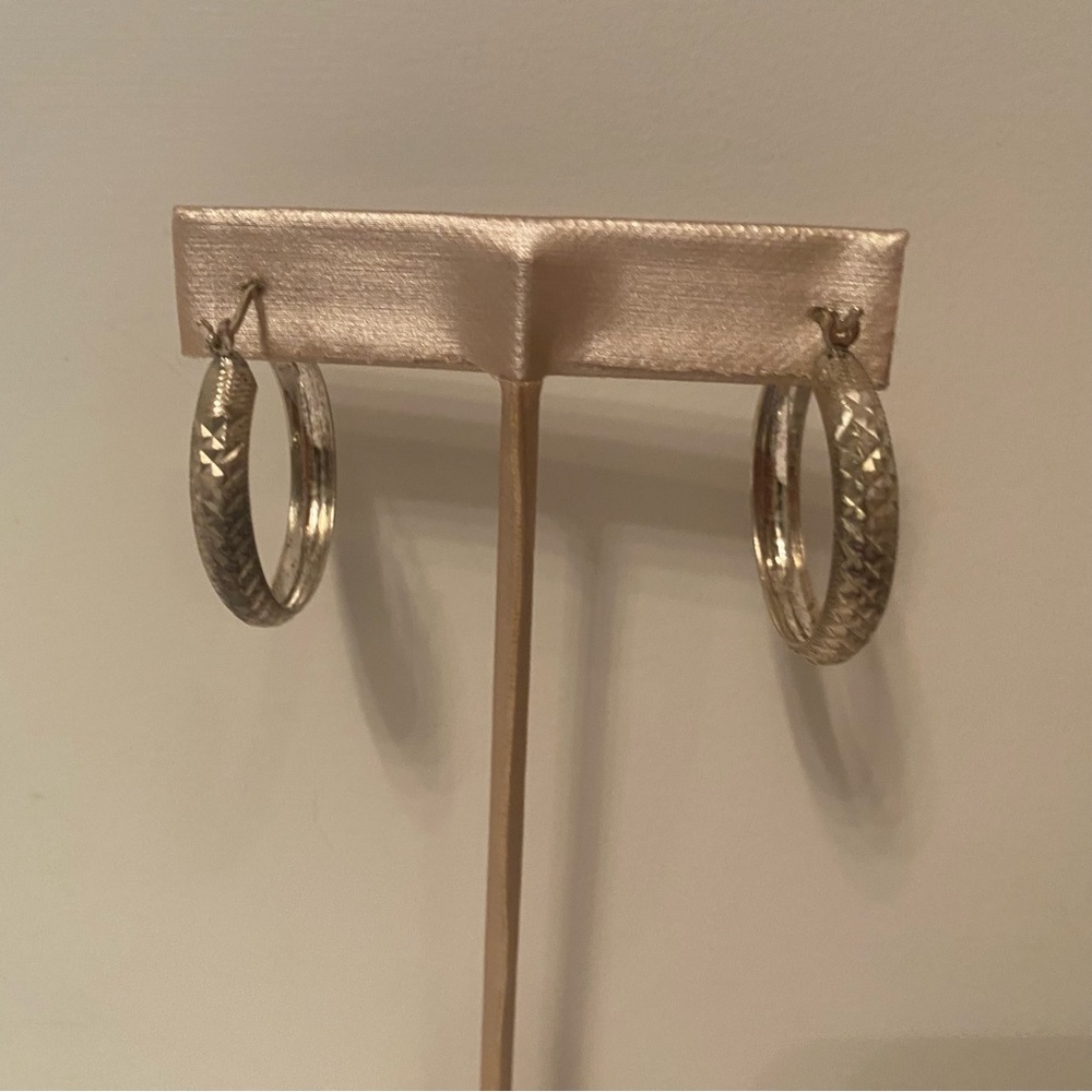 EARRINGS STERLING SILVER 925 HOOPS DIAMOND CUT DESIGN 1” HINGED SNAPBACK 4.2 g - Picture 8 of 8
